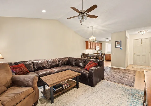 Listing Photo 5 - Condo for sale in building located at 3124 Maple Villa Dr SE, Grand Rapids, MI 49508