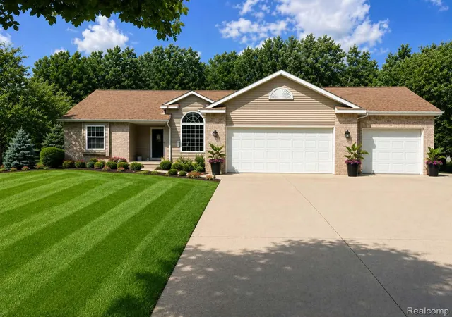 Photo 1 of Single family home for sale at 10070 N Fenton Rd, Mundy Township Genesee, MI 48430 | MLS# 20261063490 | Listing updated on 2026-09-14