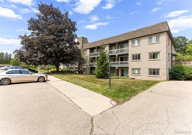 2nd image of 2926 Mount Hope Rd, Okemos, MI 48864