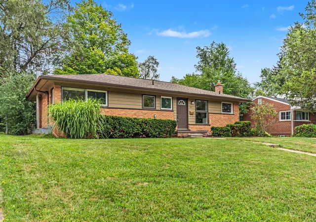 Photo 3 of Single family home for sale at 1517 Catalina Dr, Ann Arbor, MI 48103 | MLS# 81026041909 | Listing updated on 2026-09-09