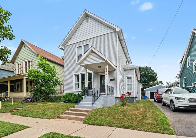 1st image of 531 Fairview Ave, Manistee, MI 49660 | MLS# 67026041904