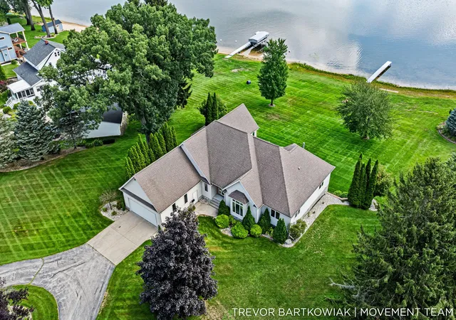 Photo 3 of Single family home for sale at 2696 Middle Lake Rd, Twin Lake, MI 49457 | MLS# 71026041905 | Listing updated on 2026-08-11
