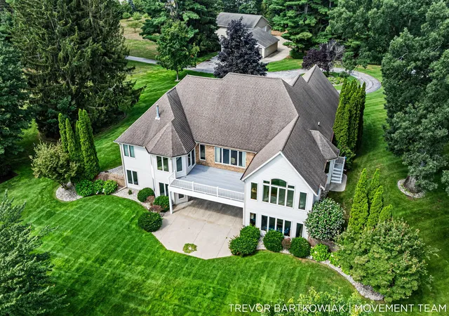 Photo 4 of Single family home for sale at 2696 Middle Lake Rd, Twin Lake, MI 49457 | MLS# 71026041905 | Listing updated on 2026-08-11