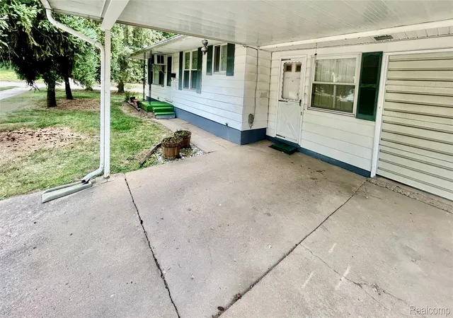 3rd image of 1005 N Jackson St, Lapeer, MI 48446 | MLS# 20261063507