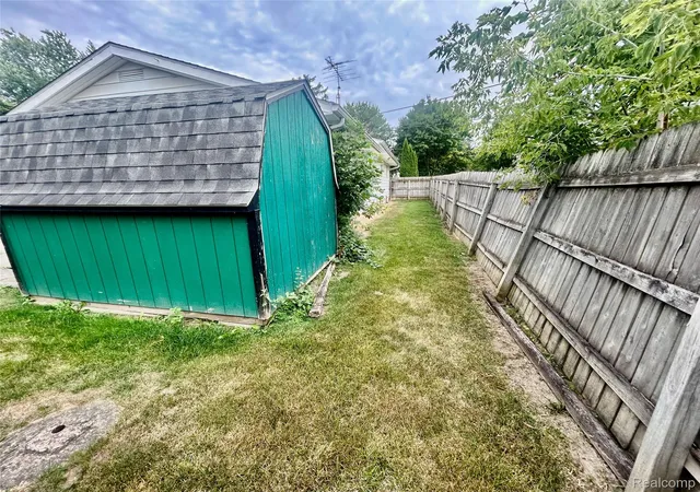4th image of 1005 N Jackson St, Lapeer, MI 48446 | MLS# 20261063507