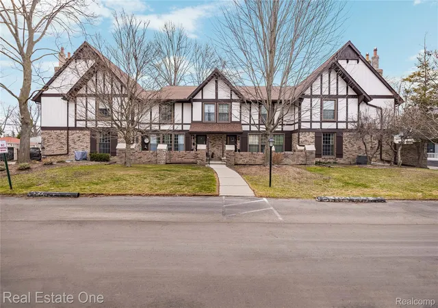 2nd image of 21901 Shore Pointe Ln #39, Saint Clair Shores, MI 48080 | MLS# 20261063511