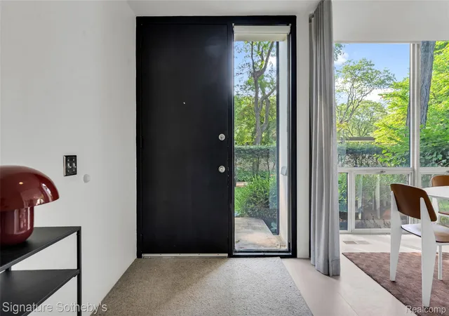 Listing Photo 2 - Condo for sale in building located at 1345 Joliet Pl, Detroit, MI 48207