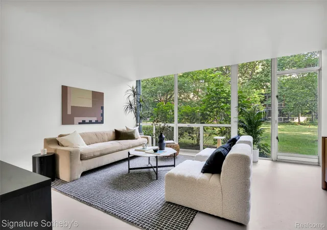 Listing Photo 4 - Condo for sale in building located at 1345 Joliet Pl, Detroit, MI 48207