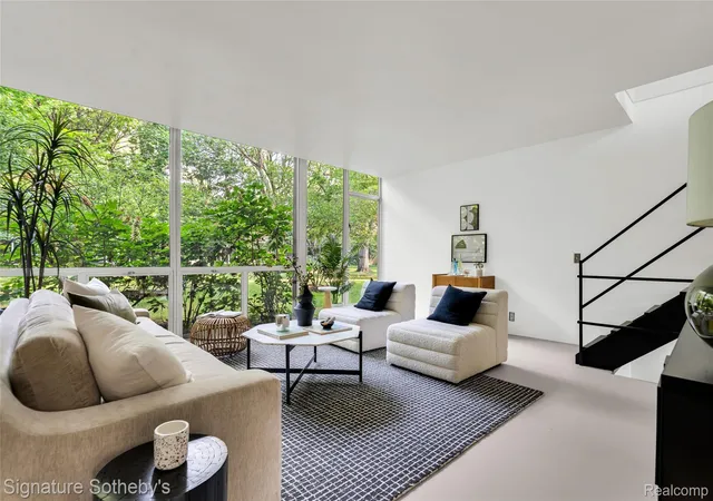 Listing Photo 5 - Condo for sale in building located at 1345 Joliet Pl, Detroit, MI 48207