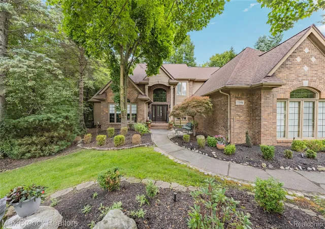 4th image of 7398 Autumn Hill Dr, West Bloomfield, MI 48323 | MLS# 20261063527