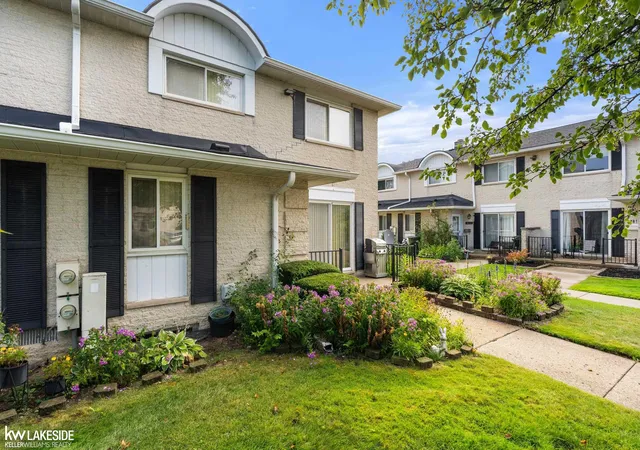 2nd image of 8577 Hampshire Dr, Sterling Heights, MI 48313 | MLS# 58050218115