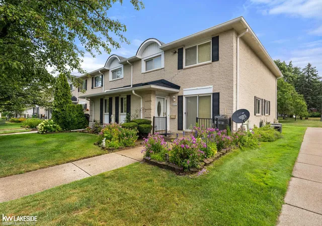 Photo 3 of Condo for sale at 8577 Hampshire Dr, Sterling Heights, MI 48313 | MLS# 58050218115 | Listing updated on 2026-08-11