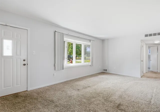 2nd image of 2542 Hearthside Dr, Ypsilanti, MI 48198 | MLS# 20261063533