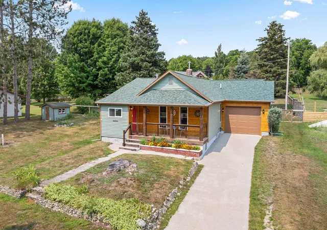 2nd image of 915 Elm St, Frankfort, MI 49635 | MLS# 78080072202