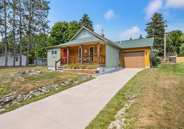 4th image of 915 Elm St, Frankfort, MI 49635 | MLS# 78080072202