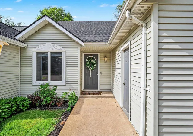 Photo 4 of Condo for sale at 321 Nestlewood Dr, Holland, MI 49424 | MLS# 71026041924 | Listing updated on 2026-08-27