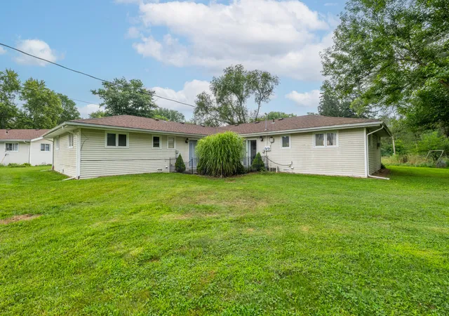 Listing Photo 2 - Condo for sale in building located at 9044 Kephart Ln, Berrien Springs, MI 49103 - Unit #