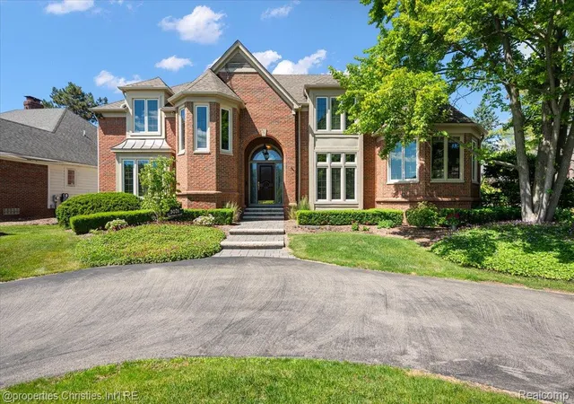 Photo 1 of Single family home for sale at 3021 E Ridge Ct, Bloomfield Hills, MI 48302 | MLS# 20261063547 | Listing updated on 2026-09-13