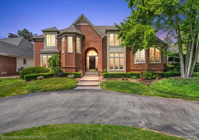 Photo 2 of Single family home for sale at 3021 E Ridge Ct, Bloomfield Hills, MI 48302 | MLS# 20261063547 | Listing updated on 2026-09-13