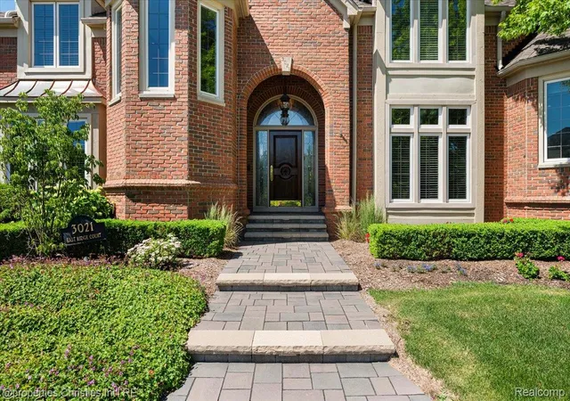 Photo 3 of Single family home for sale at 3021 E Ridge Ct, Bloomfield Hills, MI 48302 | MLS# 20261063547 | Listing updated on 2026-09-13