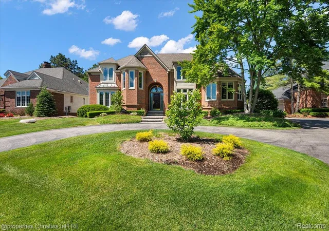 Photo 3 of Single family home for sale at 3021 E Ridge Ct, Bloomfield Hills, MI 48302 | MLS# 20261063547 | Listing updated on 2026-09-13