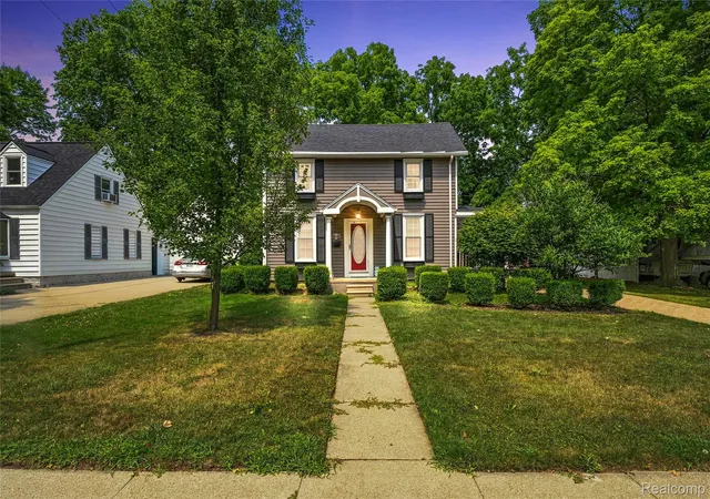 Photo 1 of Single family home for sale at 915 Main St, Fenton, MI 48430 | MLS# 20261063554 | Listing updated on 2026-09-06