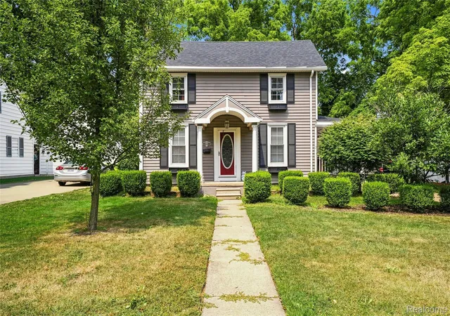 Photo 2 of Single family home for sale at 915 Main St, Fenton, MI 48430 | MLS# 20261063554 | Listing updated on 2026-09-06
