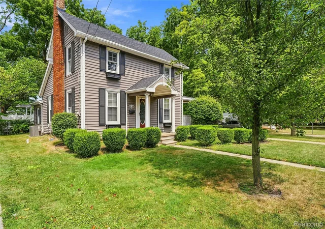 Photo 3 of Single family home for sale at 915 Main St, Fenton, MI 48430 | MLS# 20261063554 | Listing updated on 2026-09-06