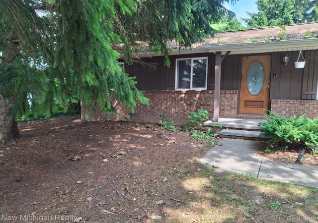 Photo 2 of Single family home for sale at 2433 Willow St, Deckerville, MI 48427 | MLS# 20261063560 | Listing updated on 2026-08-11