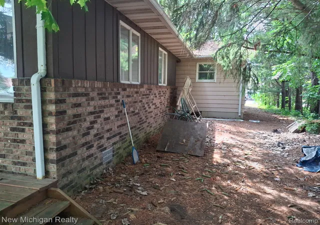 Photo 3 of Single family home for sale at 2433 Willow St, Deckerville, MI 48427 | MLS# 20261063560 | Listing updated on 2026-08-11