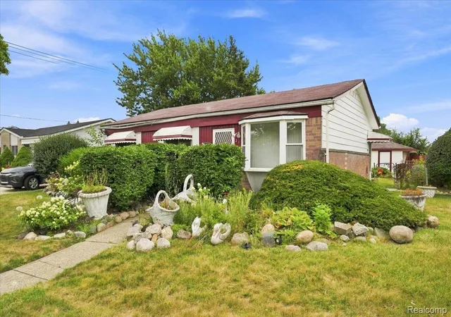 Photo 3 of Single family home for sale at 218 Gage St, Pontiac, MI 48342 | MLS# 20261063561 | Listing updated on 2026-09-05