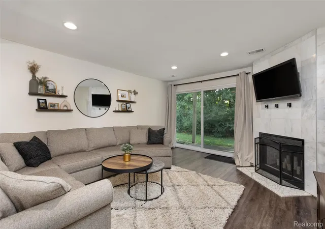 2nd image of 31444 Orchard Crk, Farmington Hills, MI 48334 | MLS# 20261063562