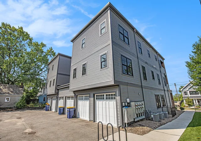 19th image of 826 Fairview Ave Ne, Grand Rapids, MI 49503 | MLS# 65026041946