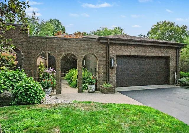 Listing Photo 2 - Condo for sale in building located at 4175 Lake Ter Dr, Kalamazoo, MI 49008