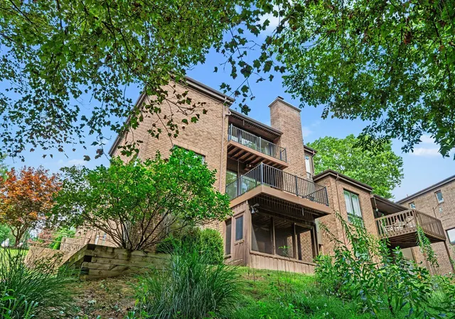 Listing Photo 4 - Condo for sale in building located at 4175 Lake Ter Dr, Kalamazoo, MI 49008