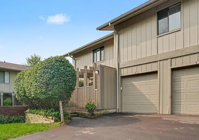 Condo for sale at 3814 Greenleaf Cir, Kalamazoo, MI 49008 | MLS# 66026041942