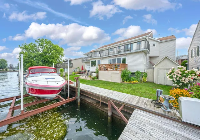 Photo 5 of Single family home for sale at 37633 Mast Ct, Harrison Township, MI 48045 | MLS# 58050218130 | Listing updated on 2026-09-03
