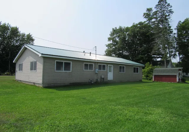 17th image of 902 Fourth St, Tawas City, MI 48763 | MLS# 77080072206