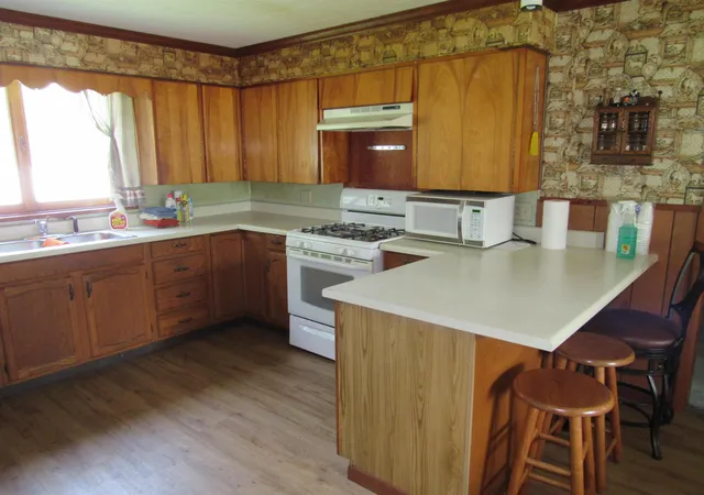 2nd image of 902 Fourth St, Tawas City, MI 48763 | MLS# 77080072206