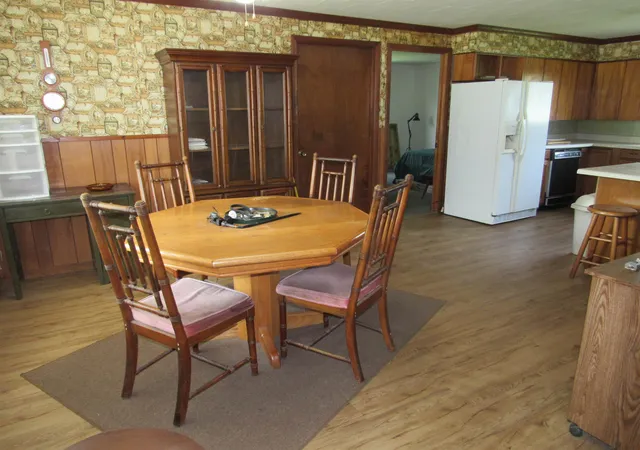 4th image of 902 Fourth St, Tawas City, MI 48763 | MLS# 77080072206