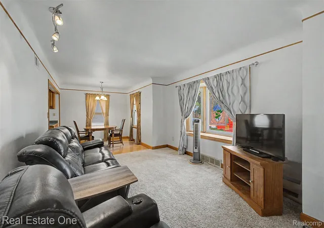 Photo 4 of Single family home for sale at 6331 Buckingham Ave, Allen Park, MI 48101 | MLS# 20261063582 | Listing updated on 2026-08-30