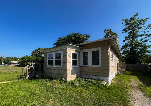 Photo 2 of Single family home for sale at 864 Highland Ave, Benton Harbor, MI 49022 | MLS# 69026041966 | Listing updated on 2026-08-17