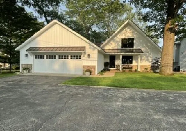 1st image of 9703 Woodlawn Dr, Portage, MI 49002 | MLS# 66026041974