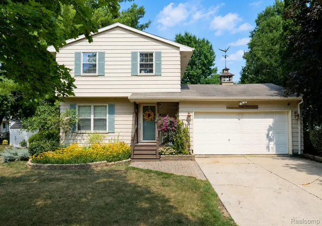 1st image of 605 Autumn Dr, Flushing, MI 48433 | MLS# 20261063599