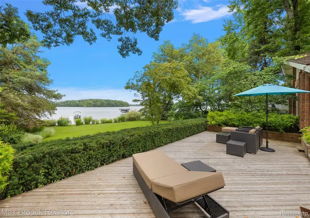 Photo 1 of Sale Pending at 3377 W Shore Dr, Orchard Lake, MI 48324 | MLS# 20261063605 | Listing updated on 2026-08-21