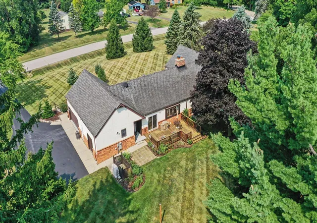 Photo 2 of Single family home for sale at 8569 Roundhill Ct, Saline, MI 48176 | MLS# 81026041984 | Listing updated on 2026-08-12