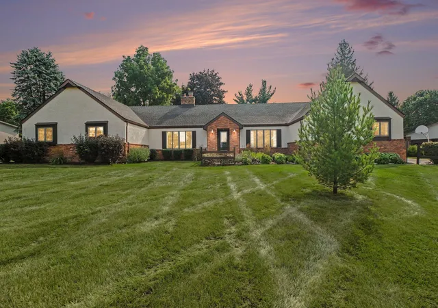 Photo 3 of Single family home for sale at 8569 Roundhill Ct, Saline, MI 48176 | MLS# 81026041984 | Listing updated on 2026-08-12