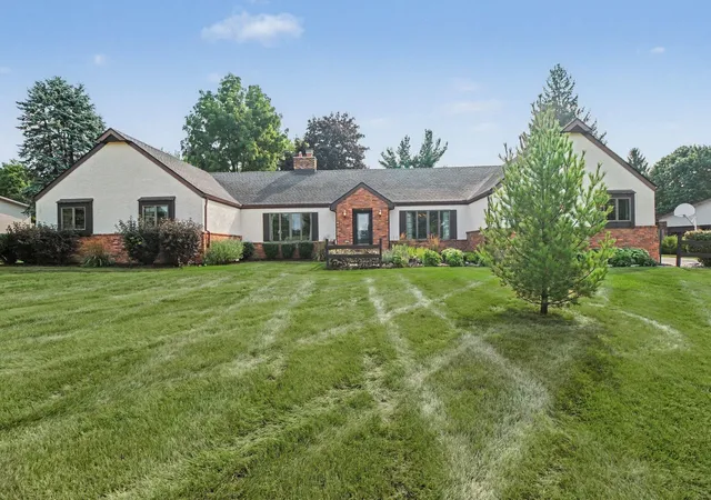 Photo 3 of Single family home for sale at 8569 Roundhill Ct, Saline, MI 48176 | MLS# 81026041984 | Listing updated on 2026-08-12