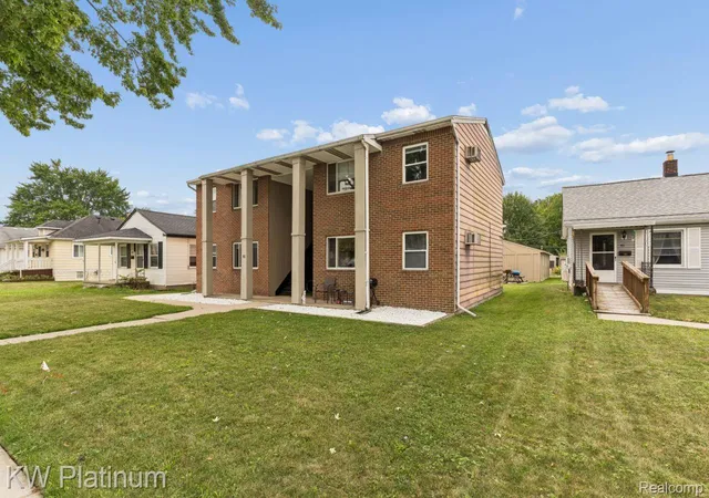 Listing Photo 4 - Condo for sale in building located at 50 S Rose St, Mount Clemens, MI 48043