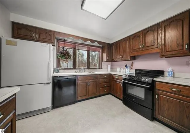 Photo 3 of Single family home for sale at 5403 E M 55, Cadillac, MI 49601 | MLS# 72026041990 | Listing updated on 2026-08-14